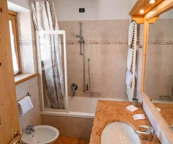 阿尔比高尔夫酒店 博尔米奥